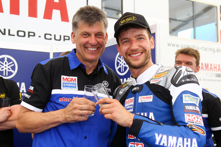 Neukirchner mit Yamaha Teamchef Michael Galinski