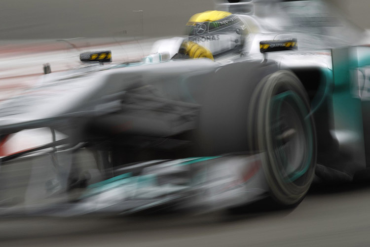 Nico Rosberg schlägt wieder einmal Michael um 2 Zehntel