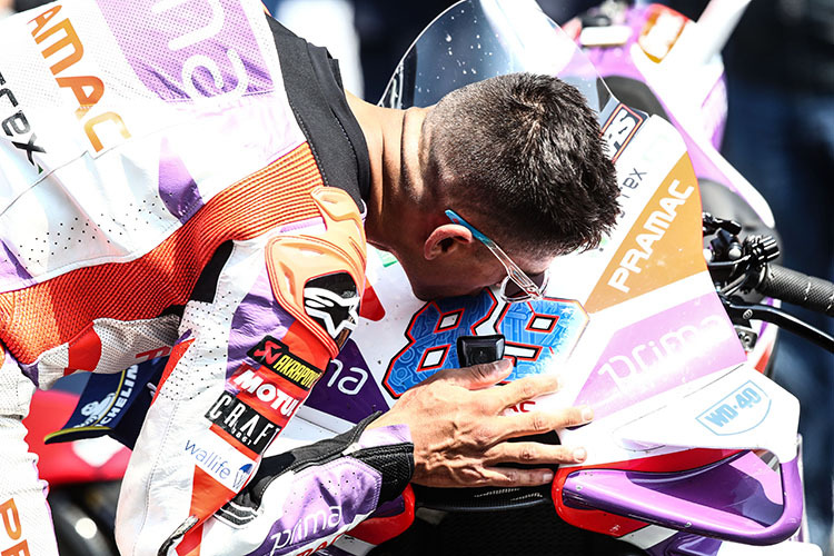 Jorge Martin: Nach dem Sieg im Le Mans-Sprint küsste er seine Ducati Desmosedici 