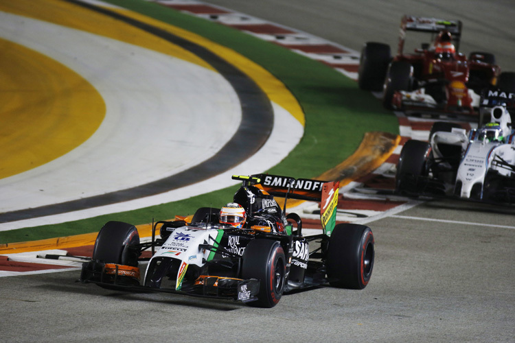 Kimi Räikkönen steckt hinter Pérez und Massa fest