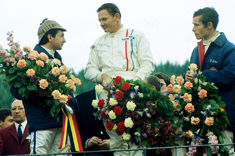 Sieger Bruce McLaren mit Pedro Rodríguez (links) und Jacky Ickx (rechts)