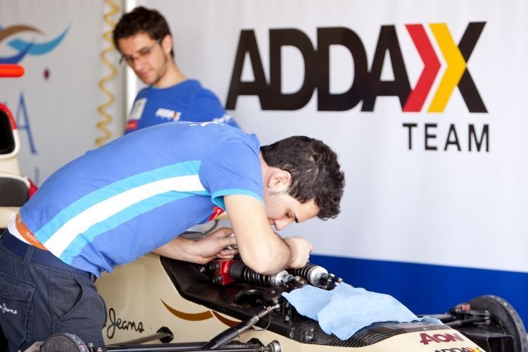 Barwa Addax Team Mechaniker arbeiten am Auto