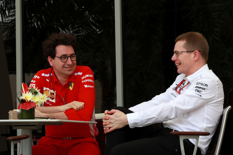  Ferrari-Technikchef Mattia Binotto und Mercedes-Rennmotorenchef Andy Cowell