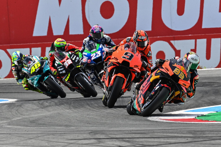 Danilo Petrucci #9 direkt hinter Brad Binder