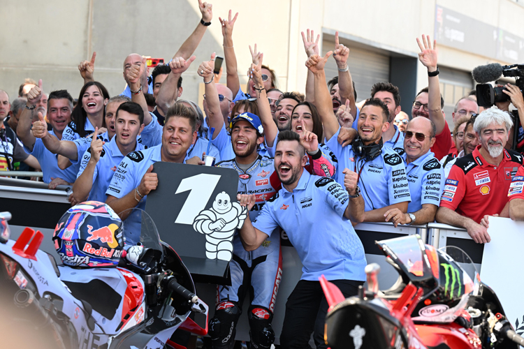 Gresini-Ducati darf erstmals seit Le Mans wieder jubeln, Ducati hat gleichzeitig die Hersteller-WM gewonnen