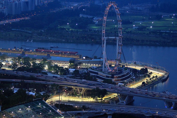 Zum Singapur-Glamour gehört auch das Riesenrad, der Flyer