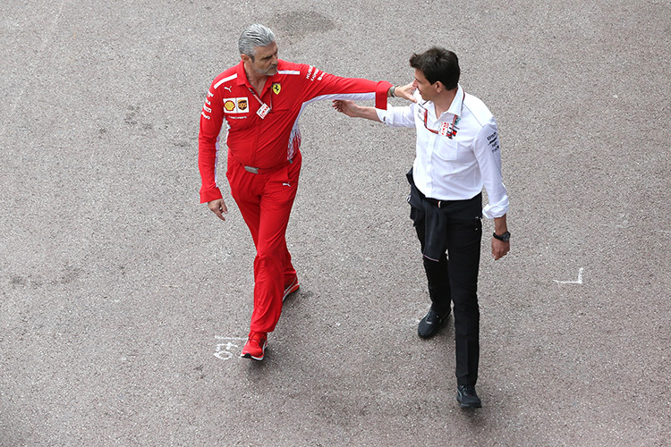 Geliebter Feind: Ferrari-Teamchef Maurizio Arrivabene und Mercedes-Teamchef Toto Wolff 