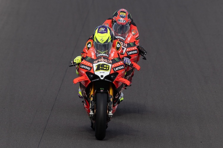 Alvaro Bautista zeigt wenig Interesse, seinem Teamkollegen zu helfen