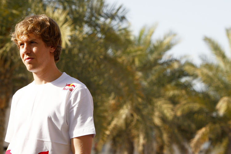 Sebastian Vettel im Fahrerlager von Bahrain