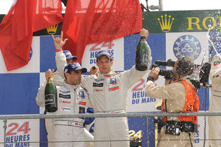 Alex Wurz jubelt in Le Mans