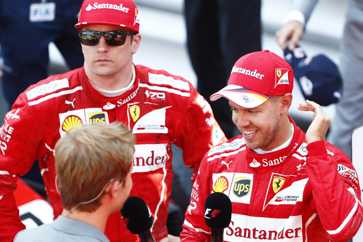 Vettel im Gespräch mit Nico Rosberg, Kimi Räikkönen ist sauer