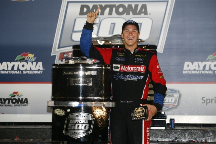 Trevor Bayne bleibt der Nationwide Series treu