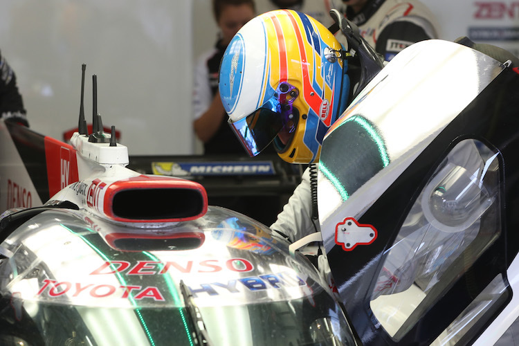 Erfolgreiche LMP1-Premiere: Fernando Alonso rückte in Bahrain im Toyota aus