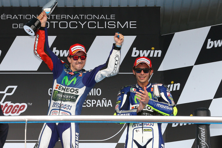 Immer dasselbe Bild in Jerez, Le Mans und Mugell: Lorenzo jubelt, Rossi klatscht für den Teamkollegen