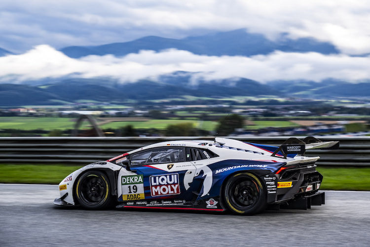 Mit dem letztjährigen DTM-Design von Luca Engstler startet das LIQUI MOLY Team Engstler im ADAC GT Masters