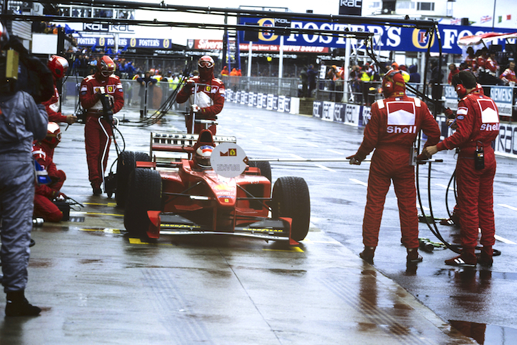 Silverstone 1998: Michael Schumacher hat eben den Grossen Preis von Grossbritannien gewonnen – in der Boxengasse!
