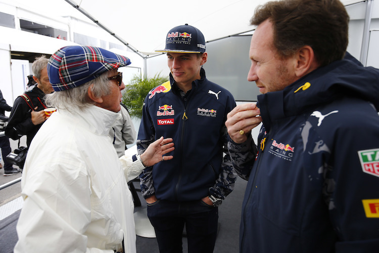 Sir Jackie Stewart 2016 mit Max Verstappen und Red Bull Racing-Teamchef Christian Horner