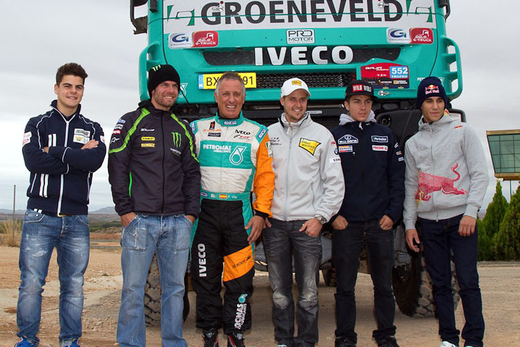 Die MotoGP-Stars vor dem Dakar-Truck