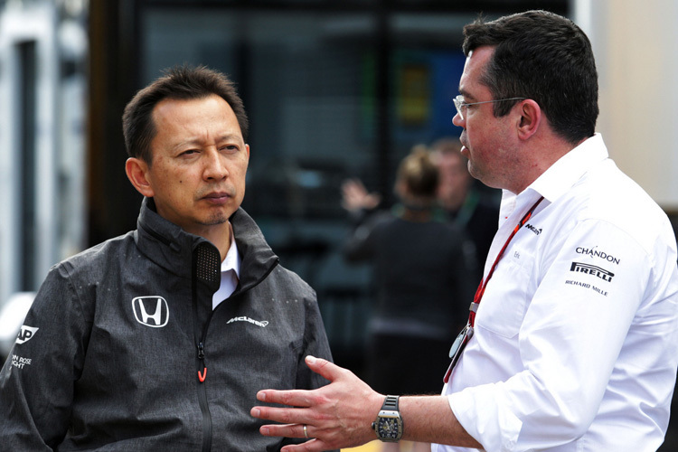 Honda-Rennleiter Yusuke Hasegawa mit McLaren-Teamchef Eric Boullier