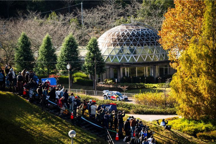 WRC-Japan Shakedown: Adrien Fourmaux fährt sich warm