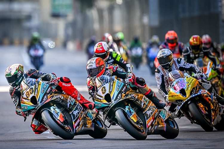 Macau Motorcycle GP 2023: Peter Hickman (8), Michael Rutter (88), David Datzer (55)