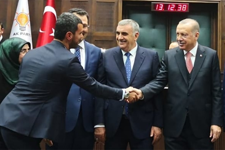 Kenan Sofuoglu (li.) mit dem türkischen Präsidenten Erdogan (re.)