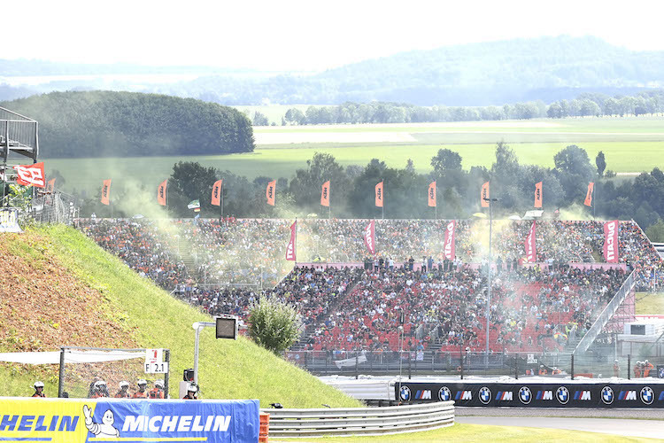 Die Fans wissen: Am Sachsenring kommen sie auf ihre Kosten – entsprechend beliebt sind die Tickets für das MotoGP-Wochenende in Deutschland