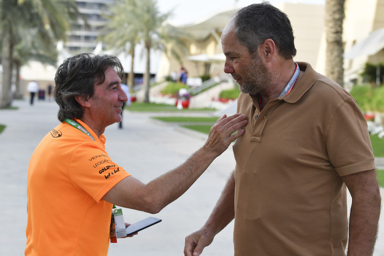 Gerhard Berger (rechts) mit Adrian Campos in Bahrain 2019