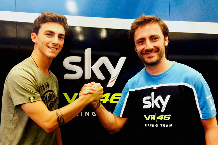 Francesco Bagnaia mit VR46-Teammanager Pablo Nieto