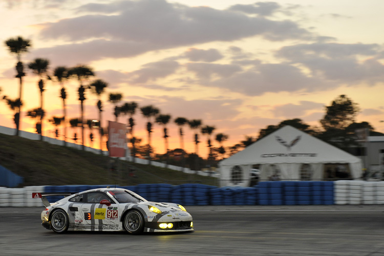 Porsche-Sieg unter Palmen: Zweiter Sieg für den 911 RSR in Folge