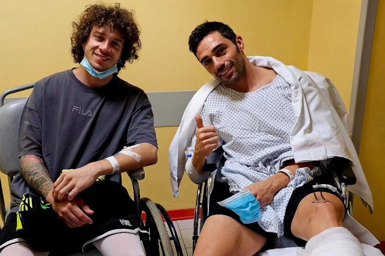 Am Montag traf Marco Bezzecchi im Krankenhaus von Modena noch den ebenfalls verletzten Ducati-Testfahrer Michele Pirro