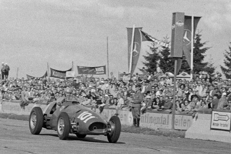 Alberto Ascari gewinnt auf dem Nürburgring 1952 mit der 101