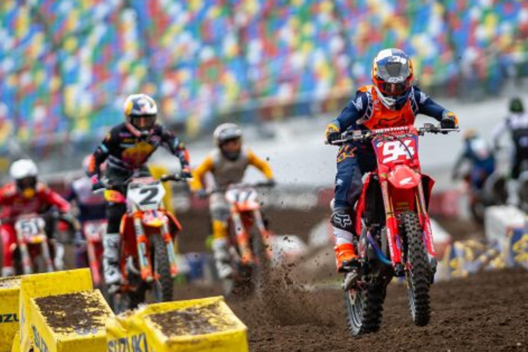 Ken Roczen (#94) wird auch in Arlington versuchen, Cooper Webb (#2) hinter sich zu halten