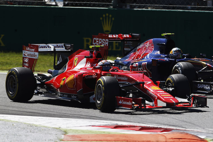 Kimi Räikkönen gegen Carlos Sainz Jr.