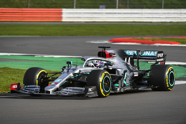 Neue Antriebseinheit im Heck: Lewis Hamilton im W11
