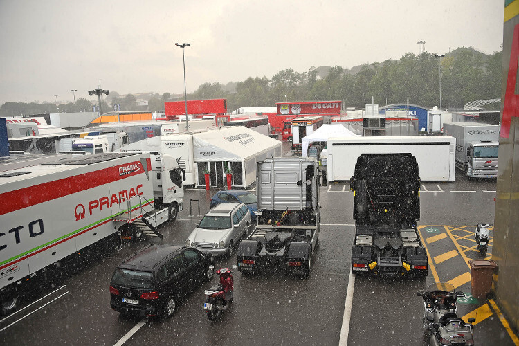 Heftiger Regen in Barcelona stoppte den MotoGP-Test