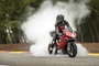 Nicht nur ein Showbike: Lewis Hamilton demonstriert die Power der MV Agusta F4 LH44