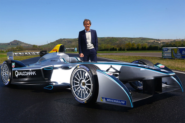 Alain Prost mit einem Formel-E-Renner auf 18-Zoll-Rädern