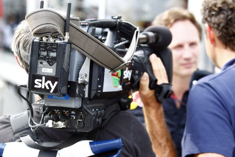 Sky immer dabei, oben mit Christian Horner