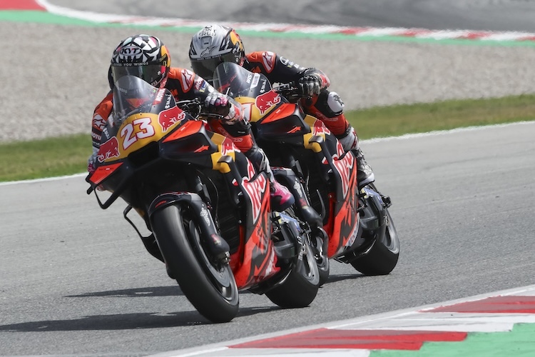 Knapp dran: Enea Bastianini (3.) und Pedro Acosta (4.) auf KTM RC16