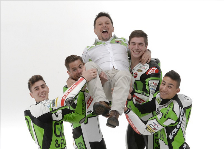 Fausto Gresini (Mitte) auf den Schultern seiner Fahrer Antonelli, Bautista, Redding und Bastianini 