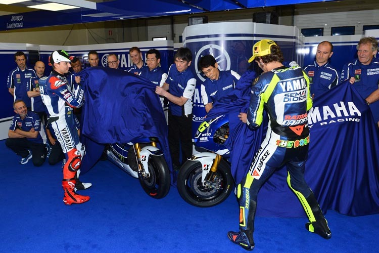 Das Yamaha-Team mit Lorenzo und Rossi