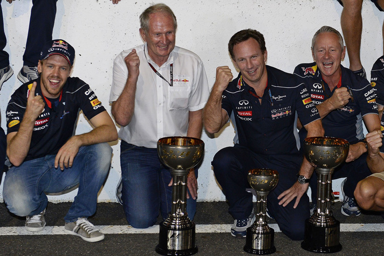 Mitten im Erfolg: Dr. Helmut Marko (mitte) mit Schützling Sebastian Vettel und Teamchef Christian Horner