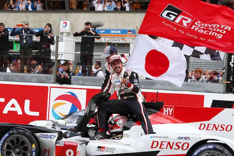 Fernando Alonso strahlender Le Mans-Sieger 2019 mit Toyota