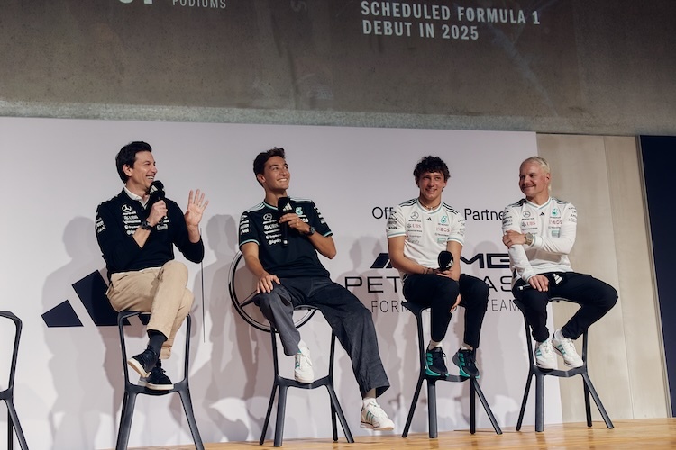 Mercedes-Teamchef Toto Wolff mit seinen Fahrern George Russell, Kimi Antonelli und Valtteri Bottas beim Sponsoring-Event von Adidas