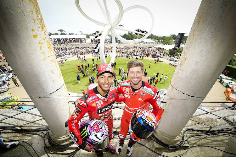Casey Stoner gemeinsam mit Ducati-Werksfahrer Enea Bastianini beim «Goodwood Festival of Speed»