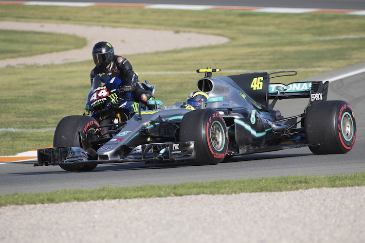 Rossi und Hamilton tauschten ihre Dienstfahrzeuge  