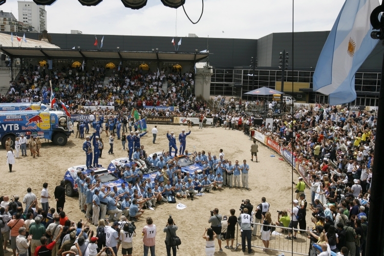 Der siegreiche VW-Kader im Ziel der Dakar 2009