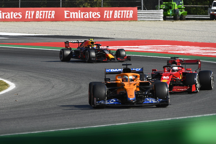 Charles Leclerc hinter dem späteren Sieger Daniel Ricciardo