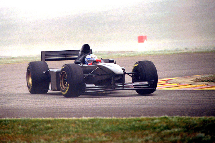 Nicola Larini Ende Dezember 1997 in Fiorano im unlackierten 1998er Ferrari